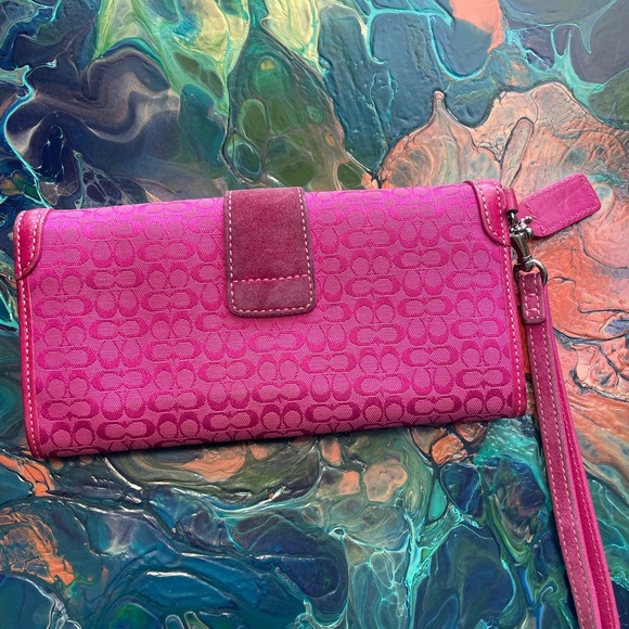 💖COACH💖 Barbie vibe wristlet wallet! - Picture 8 of 9